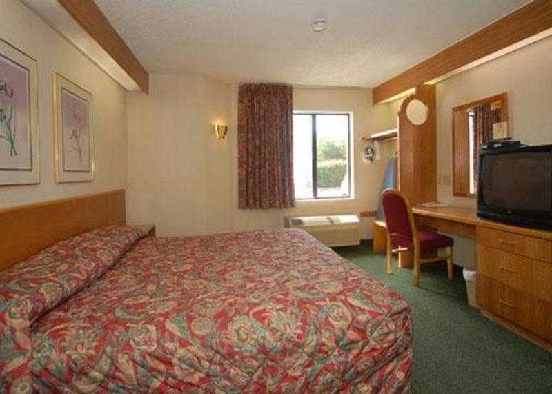Quality Inn & Suites Richardson-Dallas Room photo