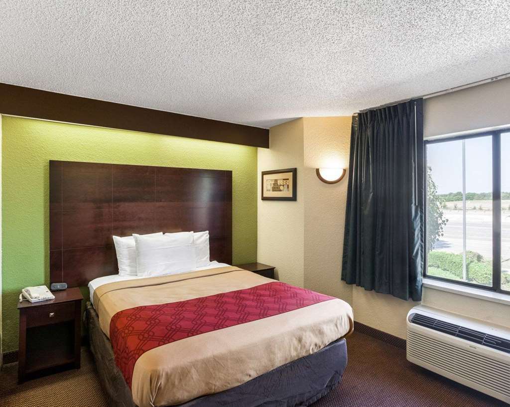 Quality Inn & Suites Richardson-Dallas Room photo